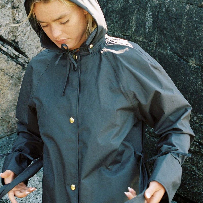 Women's Mackintosh Rain Coat - Obsidian